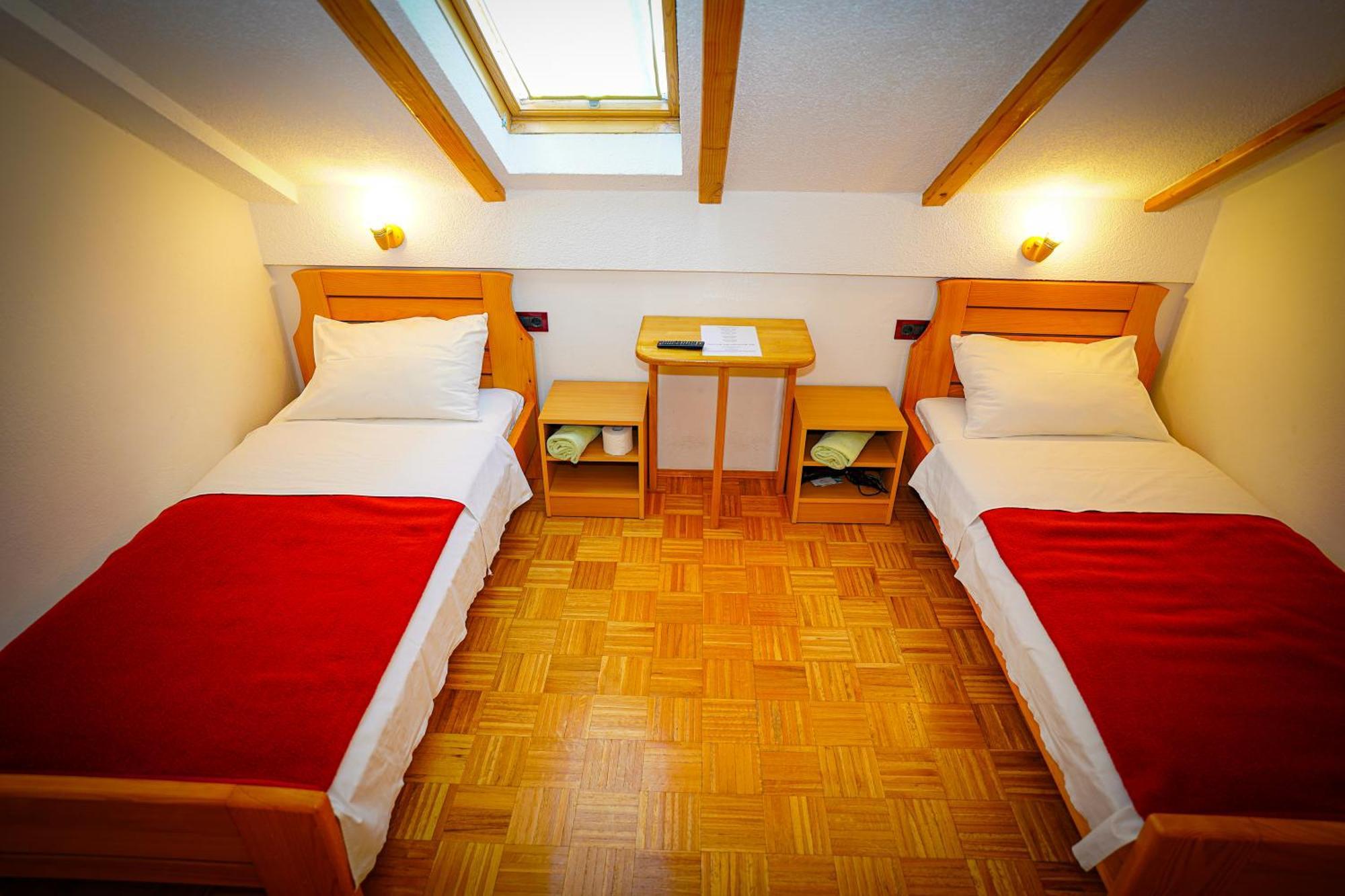 Apartman Miramare Otocac Exterior photo