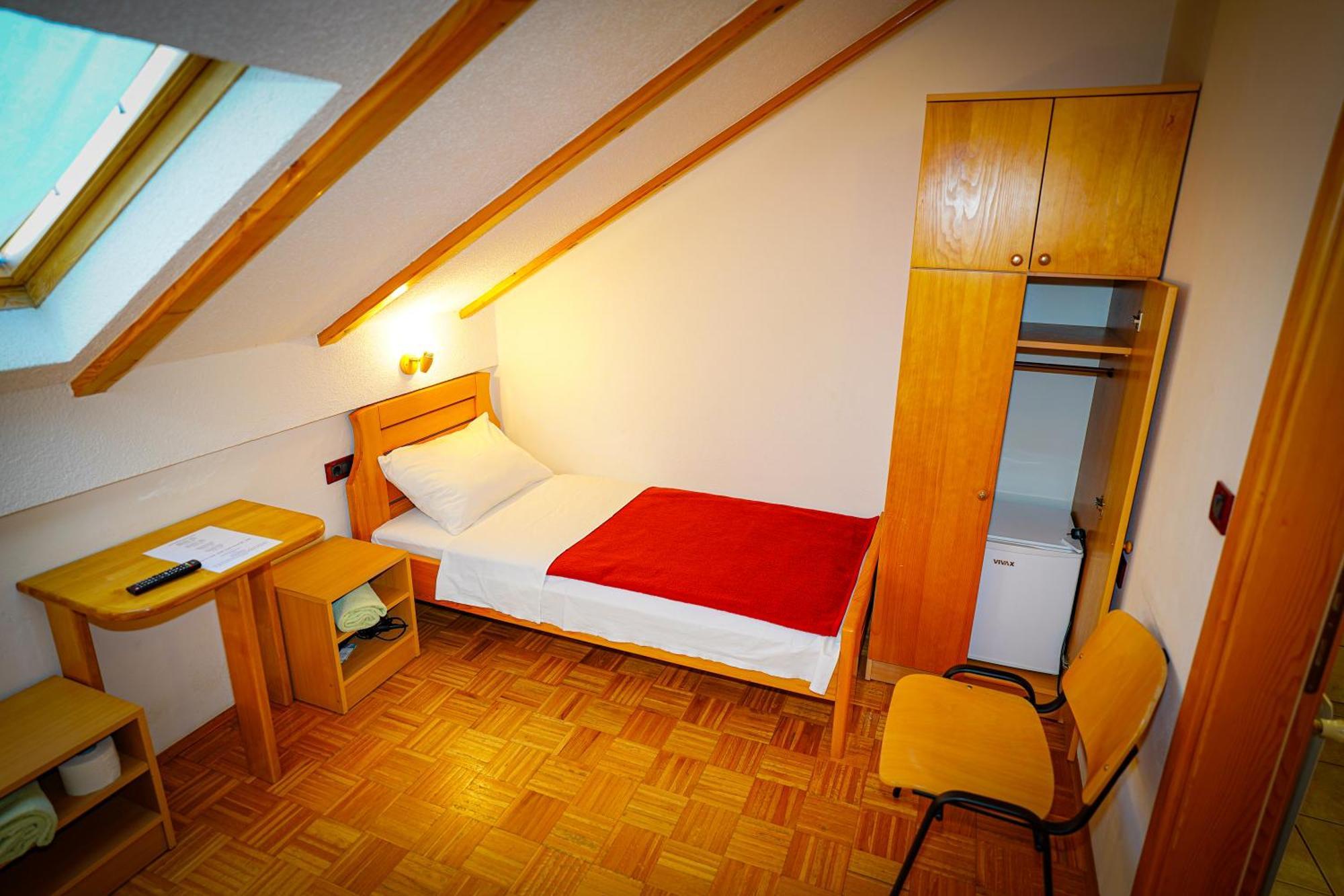 Apartman Miramare Otocac Exterior photo