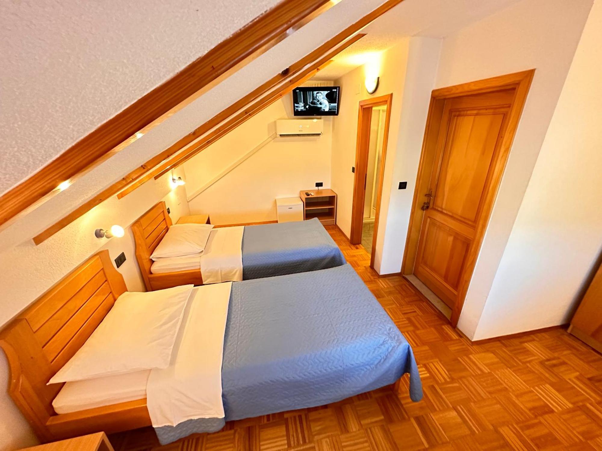 Apartman Miramare Otocac Exterior photo